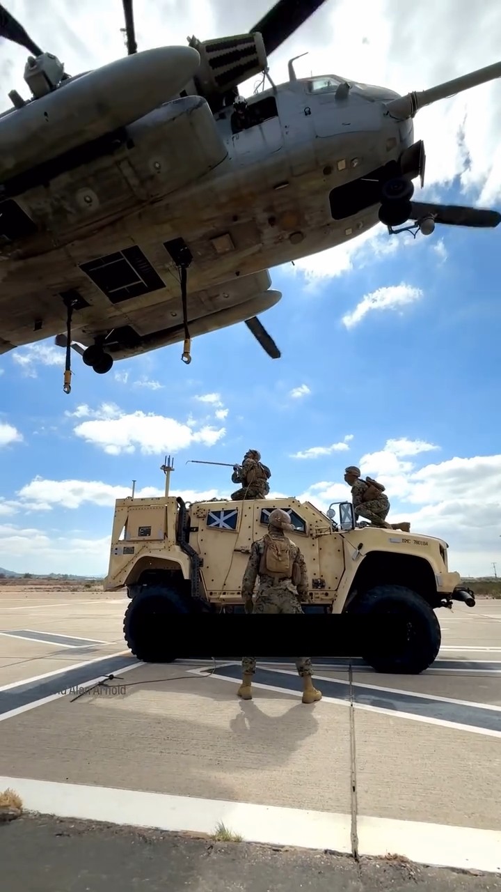 Thanks to the men and women serving in America_s Armed Forces.__Marines _Helicopter hosty, hostyshop (MP4)