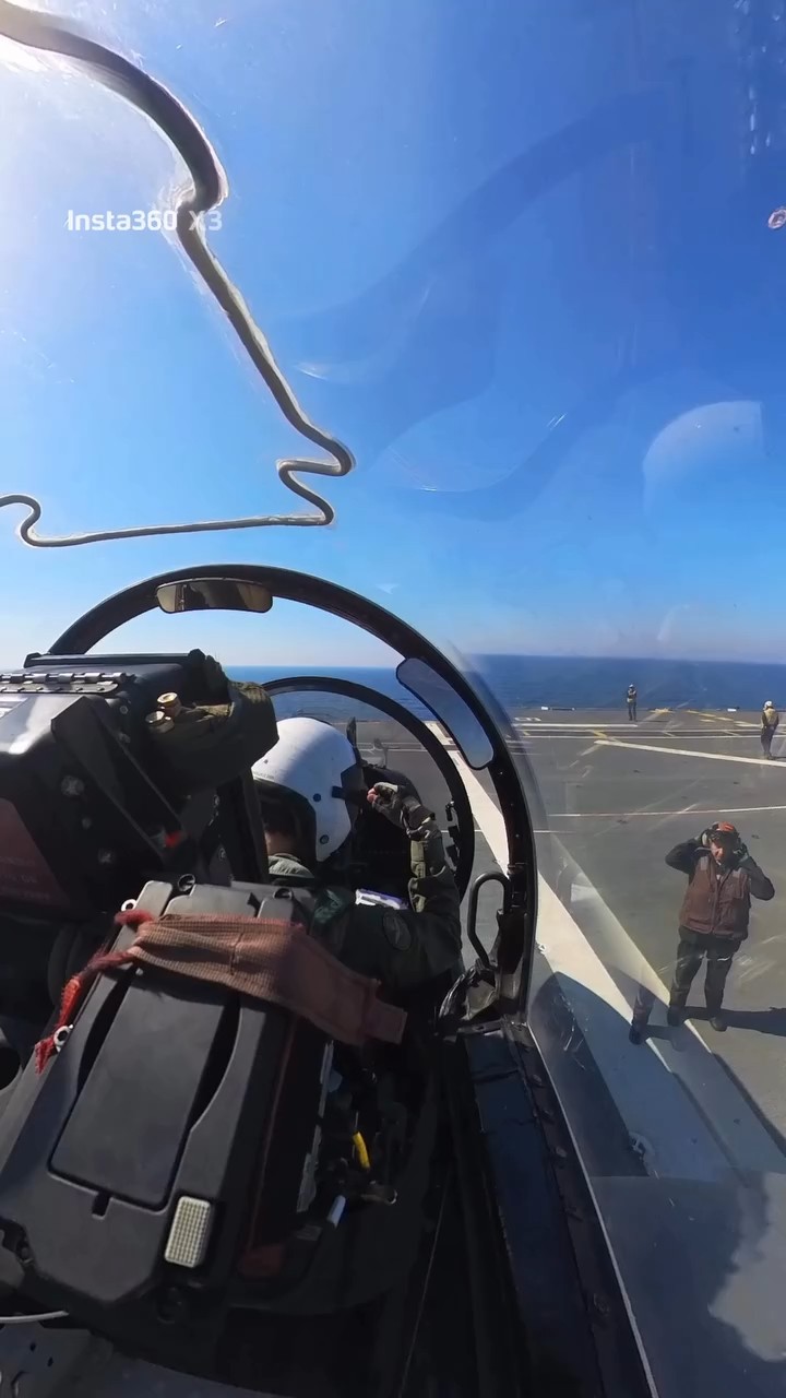 EPIC JET TAKEOFF! Aircraft Carrier Action | Caça no Porta-Aviões | طائرة مقاتلة على حاملة طائرات - hostyshop hosty